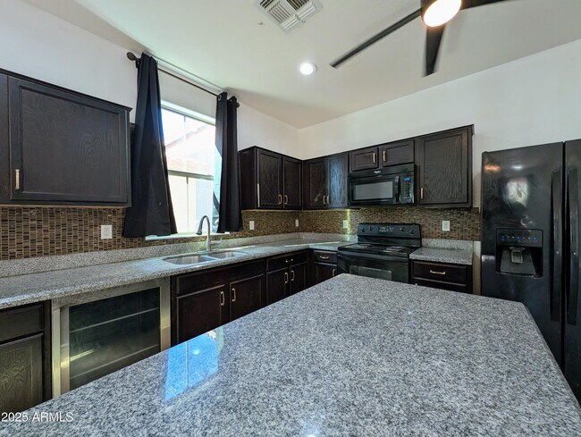 Building Photo - 4726 W Fremont Rd.