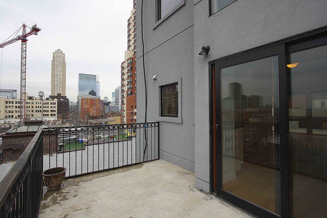 Building Photo - 338 Grove St