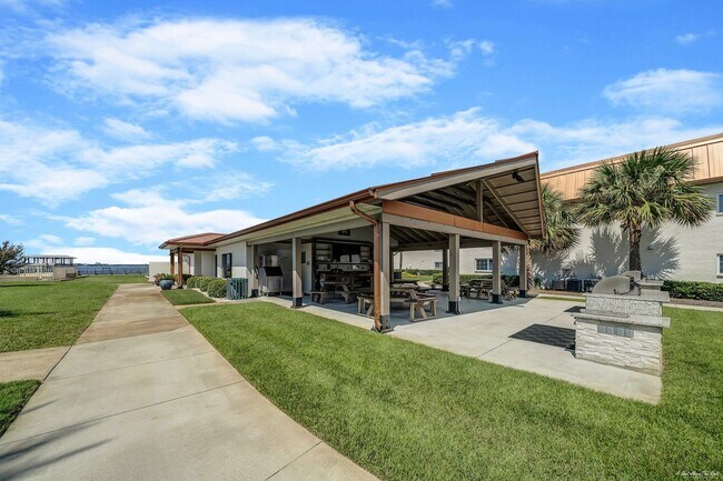 Building Photo - 2100 W Beach Dr