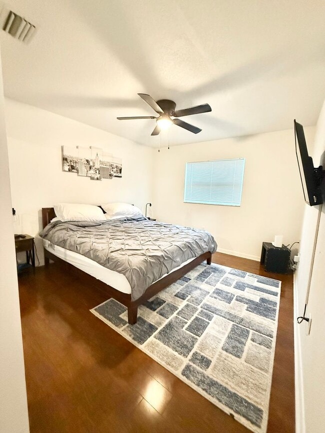 Building Photo - Stunning Furnished Pool him on Accessible Canal