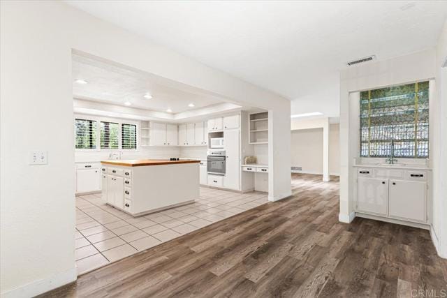 Building Photo - 25175 Hereford Dr