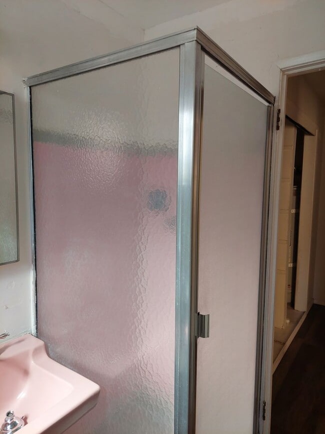 Building Photo - One bedroom apartment near Stateline