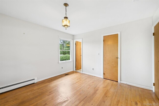 Building Photo - 23 Argonne Rd W