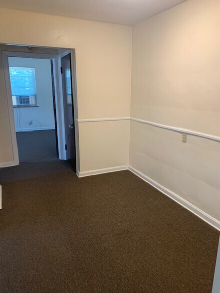 Dining Area - 6734 Montgomery Rd