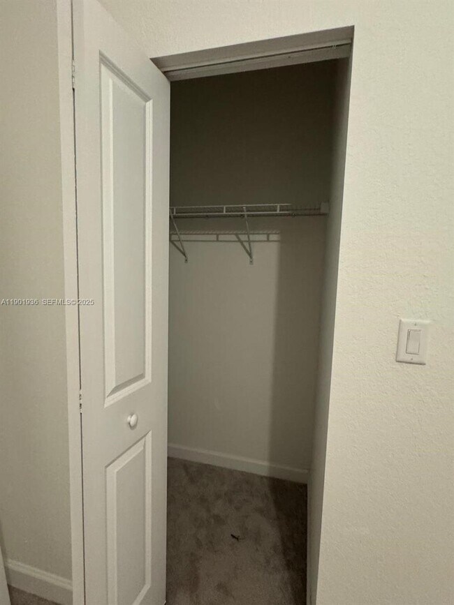 Building Photo - 1663 SE 26th Rd