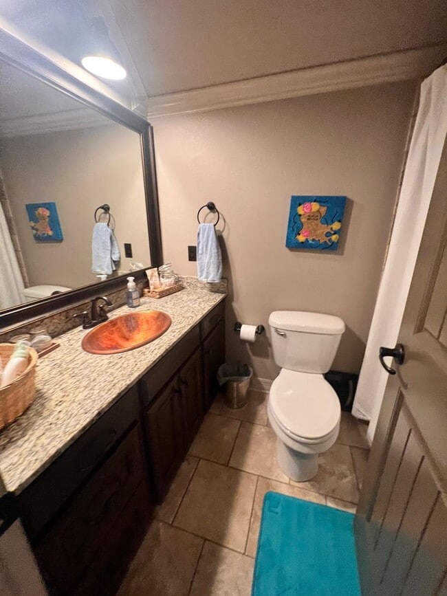 Building Photo - 4 BEDROOM, 3 BATHROOM IN TIBURON