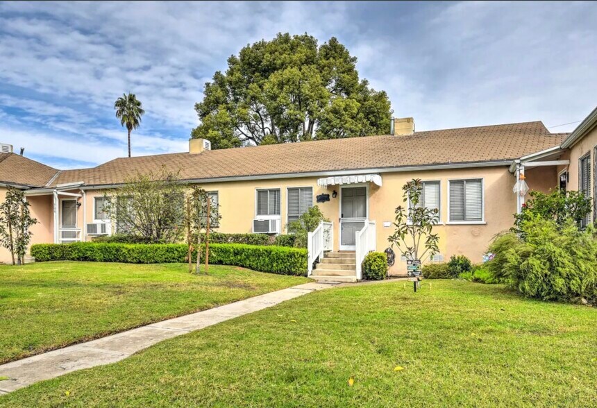 Building Photo - 504 N Rosemary Ln