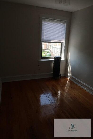 Building Photo - 6364 N Hermitage Ave