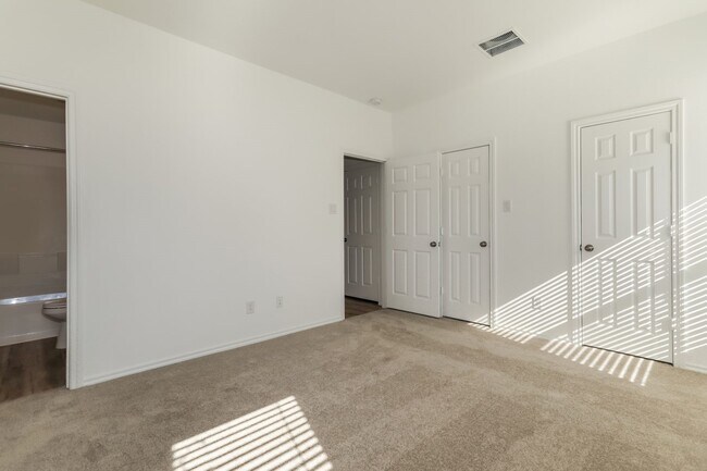 Building Photo - 11139 N Lake Mist Ln