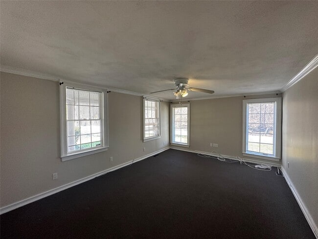 Building Photo - 496 N Country Rd