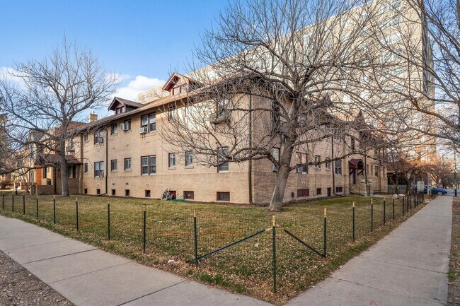 Building Photo - University Park 1 bed 1 bath Condo in walking distance to DU! MOVE IN SPECIAL!