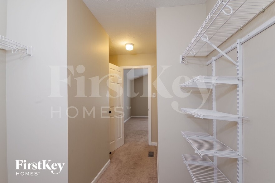 Building Photo - 944 Breaside Ln