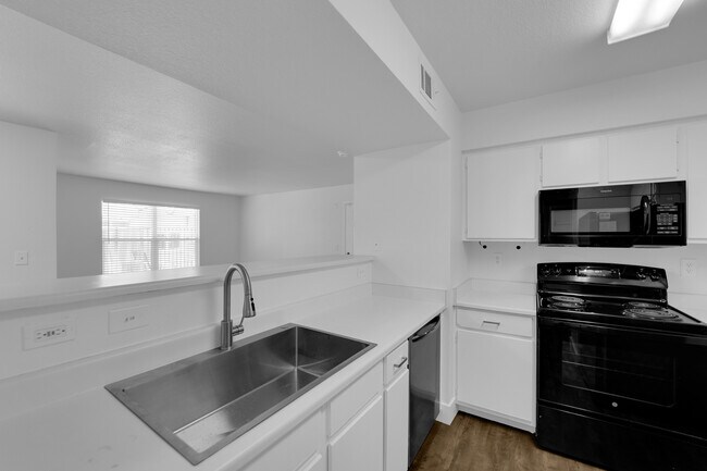 Building Photo - 8101 W Flamingo Rd