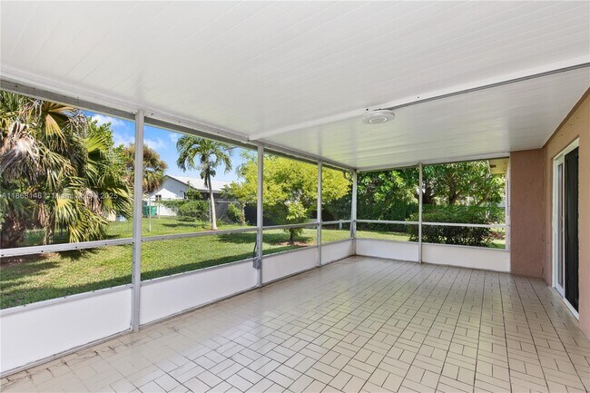 Building Photo - 7003 NW 99th Ave