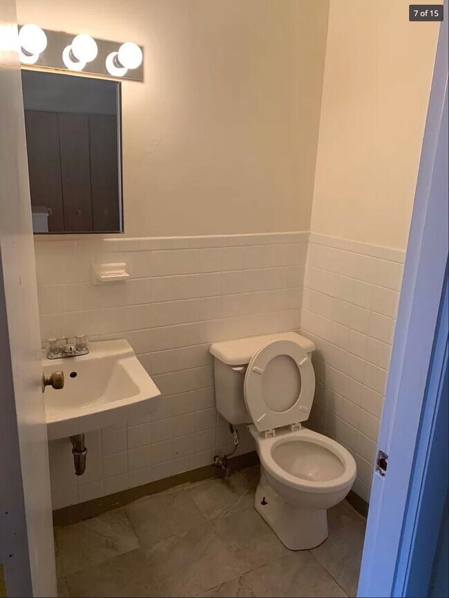 Building Photo - Charming 3 Bedroom-No Broker Fee