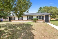 Building Photo - 811 W Magnolia St