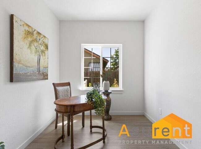 Building Photo - Newer Ashland Home Coming Available Soon!