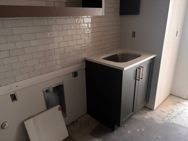 Building Photo - 2798 E Rosedale Dr
