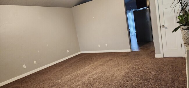 Building Photo - 517 E 1140 S
