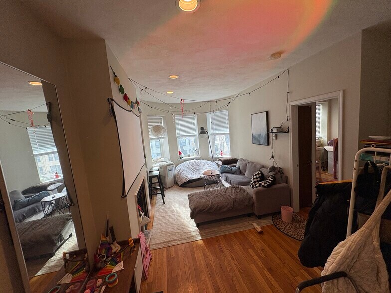 Building Photo - 73 Westland Ave