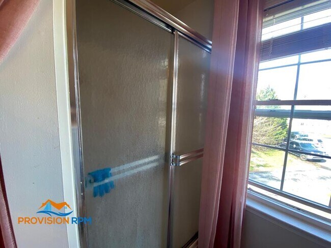 Building Photo - 106 Hanson Ct