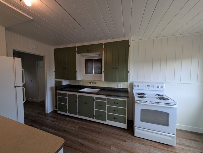 Building Photo - 1611 Trenton Ave