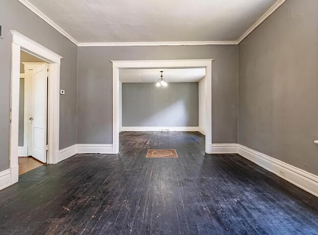 Building Photo - 913 W McClure Ave