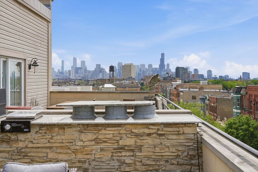 Building Photo - 1541 N Milwaukee Ave
