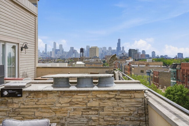 Building Photo - 1541 N Milwaukee Ave