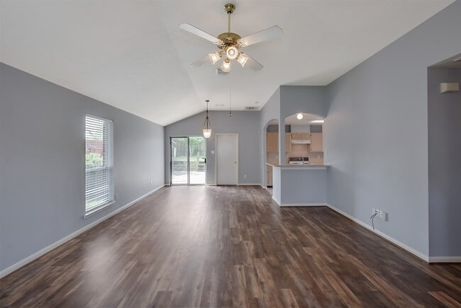 Building Photo - 855 Lake View Dr