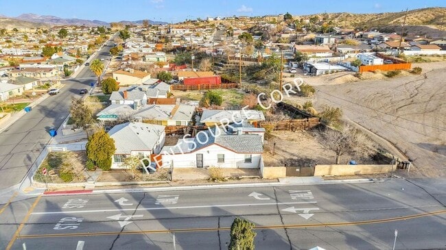 Building Photo - 1040-1042 Flora St