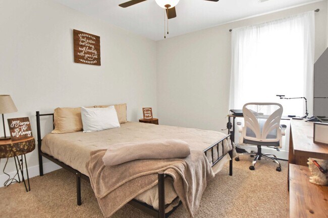 Building Photo - Pet Friendly Three Bedroom on Acre!