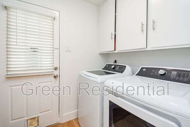 Building Photo - 4947 Cheena Dr