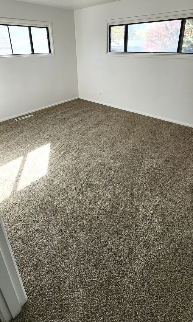 Building Photo - Beautiful Updated 4 Bedroom Home with Larg...