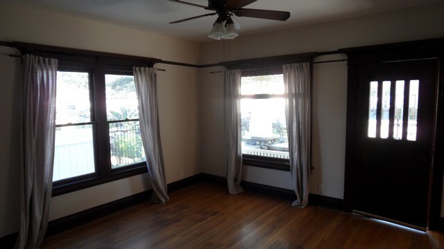 Building Photo - Charming craftsman home located in the hig...