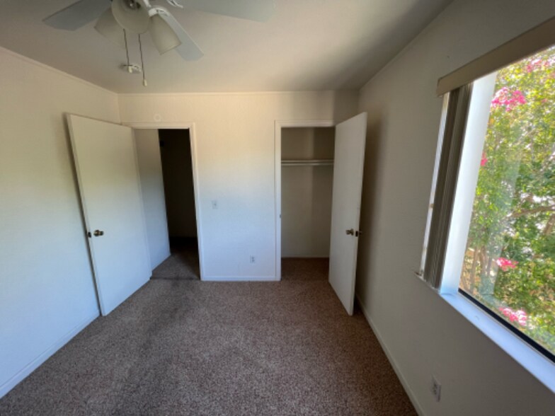 Building Photo - 8236 Center Pkwy