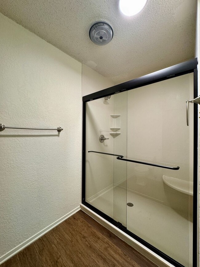 Building Photo - Single Family Home *LEASING SPECIAL AVAILABLE*