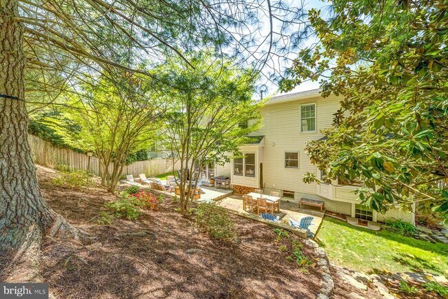 Building Photo - 13930 S Springs Dr