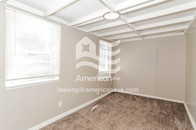 Building Photo - 305 Pershing Ave