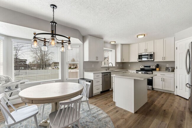 Building Photo - 1162 Cave Hollow Ln