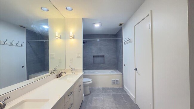 Building Photo - 2511 Nantucket Dr