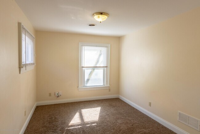 Bedroom 3 - 229 S Bingham St