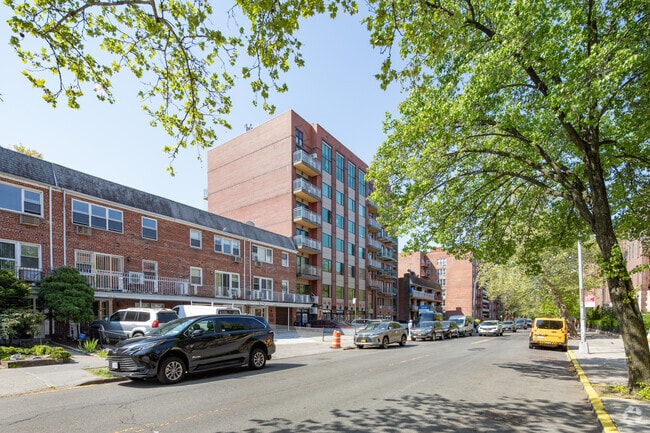 Building Photo - Buckingham Apartments