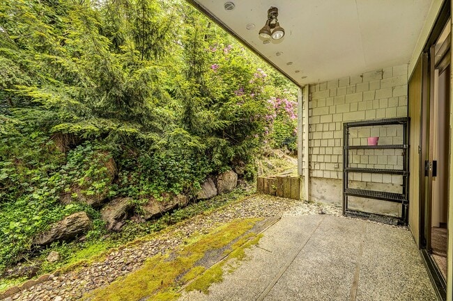Building Photo - Lake Ballinger Townhouse 3 Bedroom