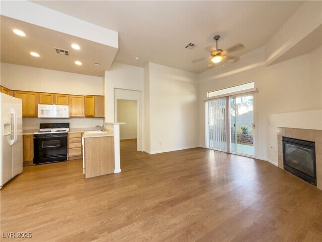 Building Photo - 10789 Muscari Way