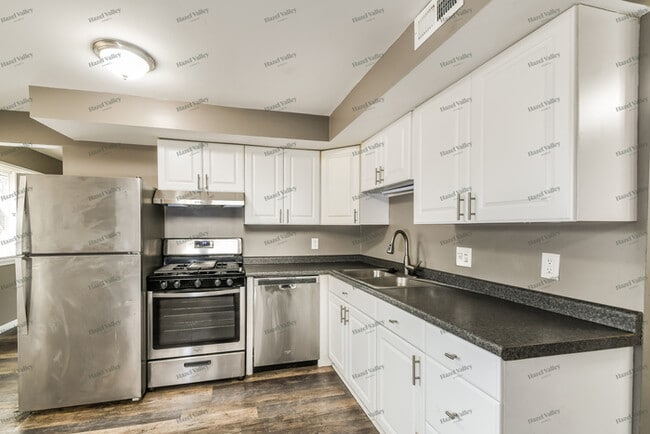 Building Photo - 2796 Dawnview Dr