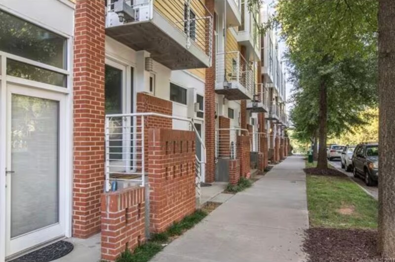 Outside - 2074 Euclid Ave