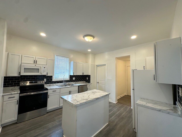 Building Photo - 41 S Oakley Ave