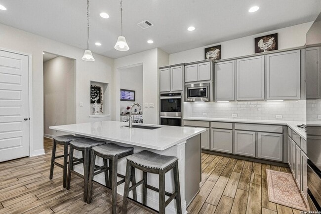 Building Photo - 1136 Aidenbaum
