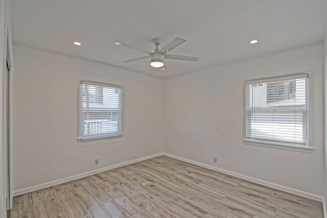 Building Photo - 344-348 Calle Miramar